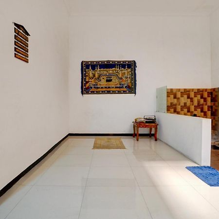Oyo Life 93083 Nova Jaya 3 Homestay Syariah Lamongan Exterior photo