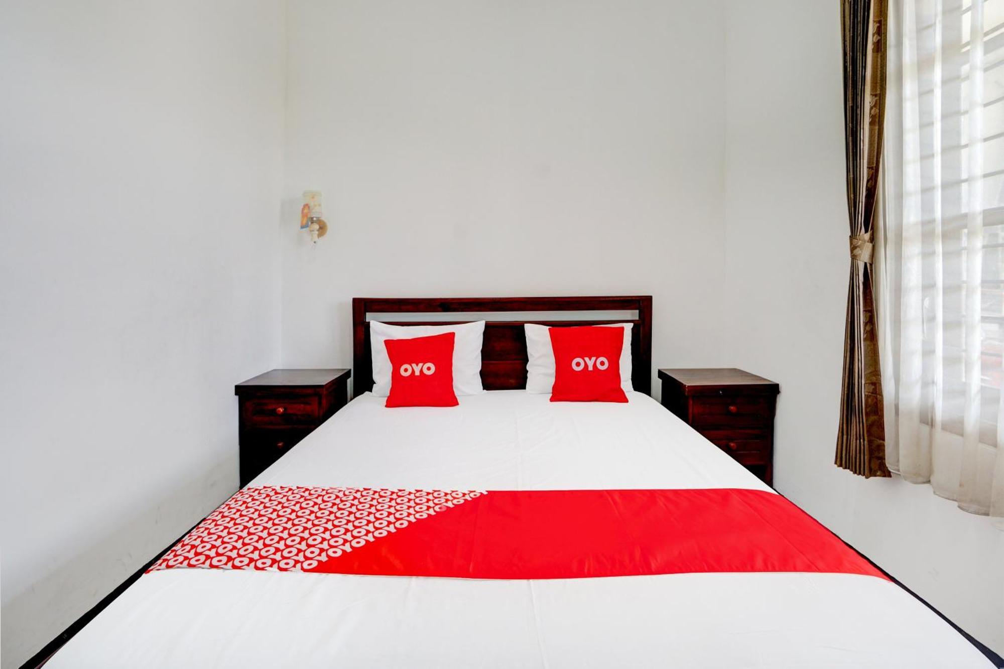Oyo Life 93083 Nova Jaya 3 Homestay Syariah Lamongan Exterior photo